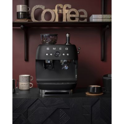25. Smeg EGF03BLMEU ekspres do kawy Ręczny Ekspres do espresso 2,4 l