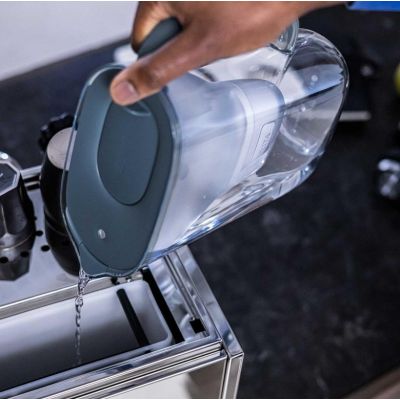 7. Dzbanek Brita Essential XL+3 wkłady ciemnoniebieski