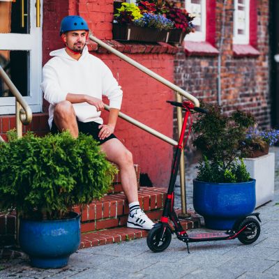 6. HM209T BLACK-RED hulajnoga z hamulcem tarczowym NILS EXTREME