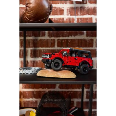 24. LEGO Technic 42213 - SUV Ford Bronco