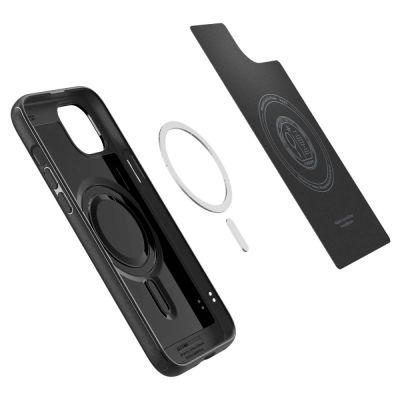 8. Etui Spigen Mag Armor MagSafe na iPhone 15 - czarny mat