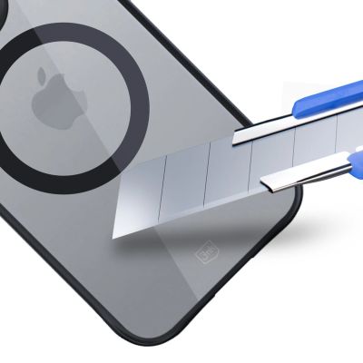 10. Etui 3mk Satin Armor MagCase z MagSafe na iPhone 16 Pro - przezroczyste z czarną ramką