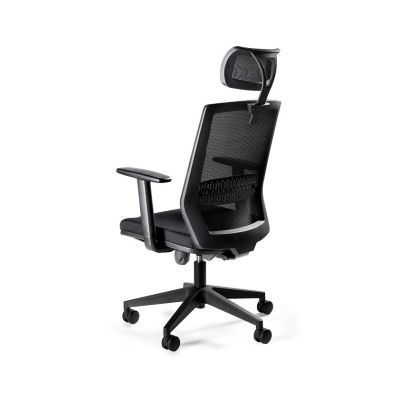 2. Ergonomiczny fotel biurowy ESTA czarny