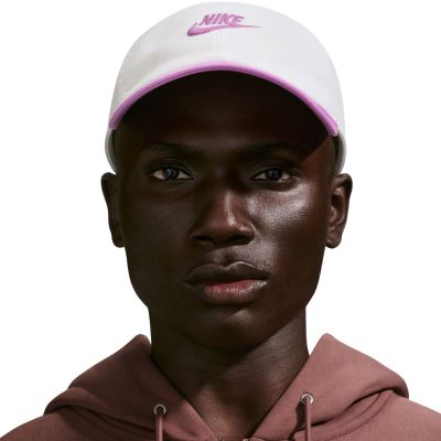 5. Czapka z daszkiem Nike Club biało-różowa FB5368 103