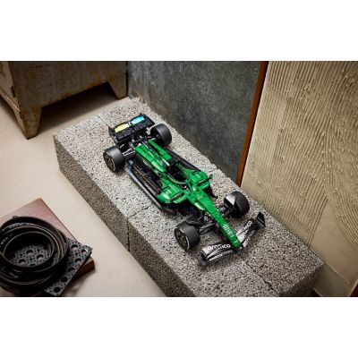 21. LEGO Technic 42240 - Bolid F1 Aston Martin Aramco AMR25