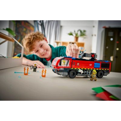 25. LEGO City 60499 Wóz strażacki na lotnisku