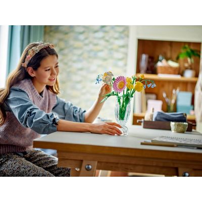 7. LEGO ICONS 10347 Botanicals - Mały bukiet żółtych kwiatów