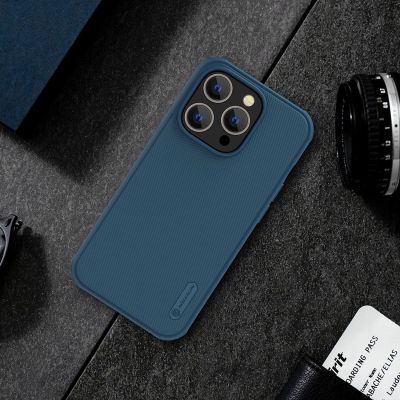 14. Nillkin Super Frosted Shield Pro etui iPhone 14 Pro Max pokrowiec na tył plecki niebieski