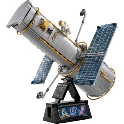 3. LEGO Icons 11382 - Kosmiczny Teleskop Hubble'a