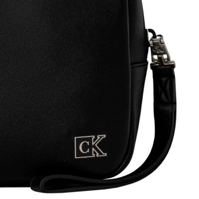 11. Kosmetyczka Calvin Klein Jeans Plaque Small Pouch K50K508221