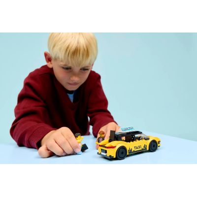 9. LEGO City 60487 Żółta taksówka