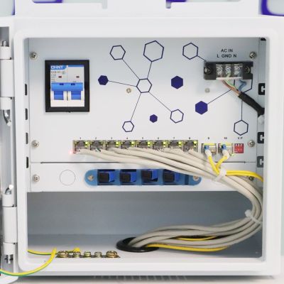 4. Zewnętrzny switch PoE Extralink Atlas; 8x RJ45 1000Mb/s PoE, 2x SFP, 120W, aktywne chłodzenie