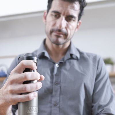 6. Blender ręczny Black+Decker BXHBA1200E