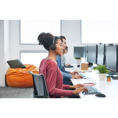 12. Zestaw słuchawkowy Logitech Zone Wired Earbuds USB Teams