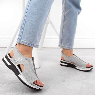 24. Komfortowe sandały wsuwane Rieker W RKR686 metallic 
