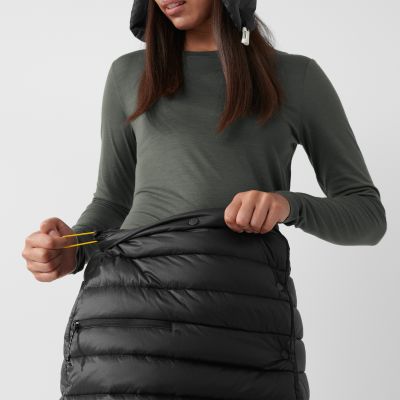 6. Spódnica trekkingowa damska Fjällräven Expedition Pack Down Skirt Black puchowa czarna (F86367-550)