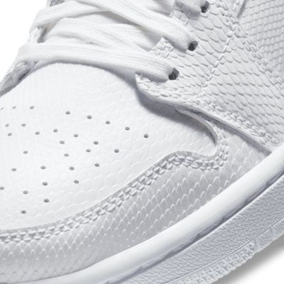 7. Buty Nike Air Jordan 1 Mid W BQ6472-110