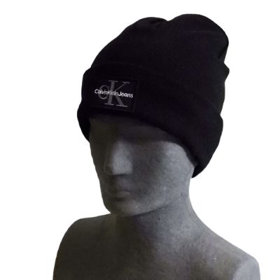 5. Czapka zimowa Calvin Klein CK Logo Beanie Czarna - LZ04D8080G-UB1