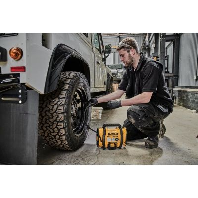 11. Kompresor akumulatorowy 18V Dewalt DCC018N-XJ