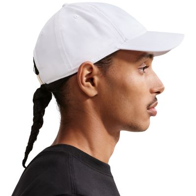 4. Czapka z daszkiem Nike Dri-FIT Club biała FB5372 101