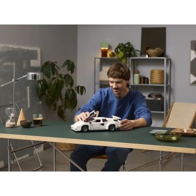 9. LEGO  Icons 10337 Lamborghini Countach 5000 Quattrovalvole