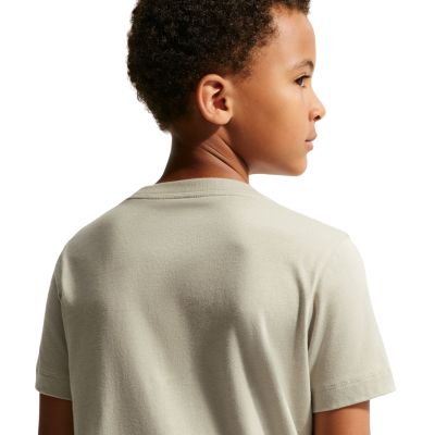 7. Koszulka dla dzieci Nike Sportswear zielona FZ5177 304
