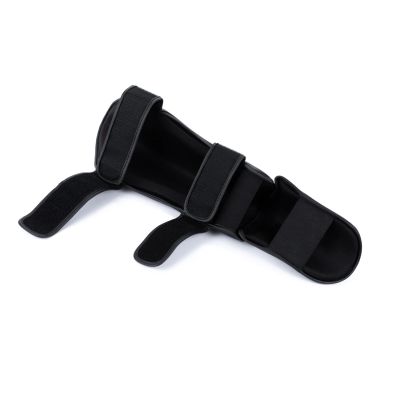 23. Ochraniacze na piszczele M - Phantom White