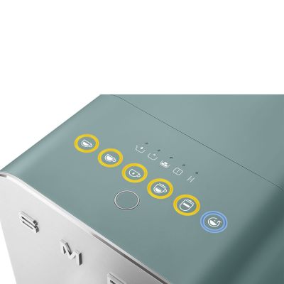 9. Ekspres do kawy SMEG BCC13EGMEU