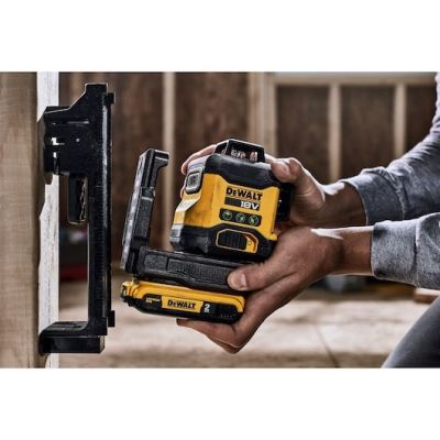 6. DeWALT DCLE34031N-XJ Samopoziomujący laser