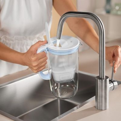 7. Dzbanek filtrujący Brita Glass+2 wkłady MaxtraPro PP (niebieski; 2,5l)