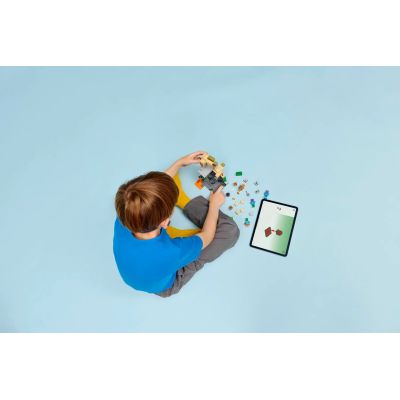 11. LEGO Minecraft 21587 Loch zombi