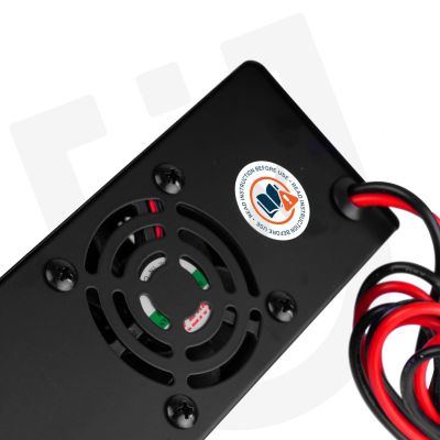 4. Prostownik mikroprocesorowy 6-12V 15A + ładowarka do akumulatora W14017 WUBER