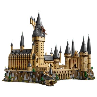 4. LEGO Harry Potter 71043 Zamek Hogwart