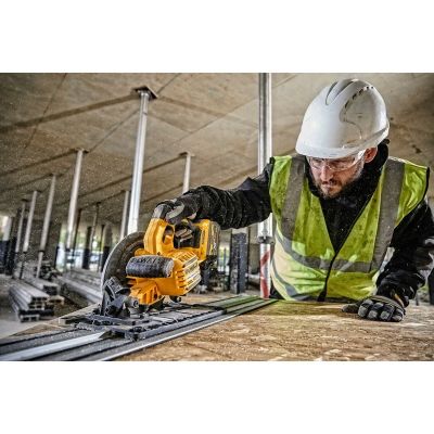 4. Pilarka Tarczowa 54V Dewalt DCS579NT-XJ