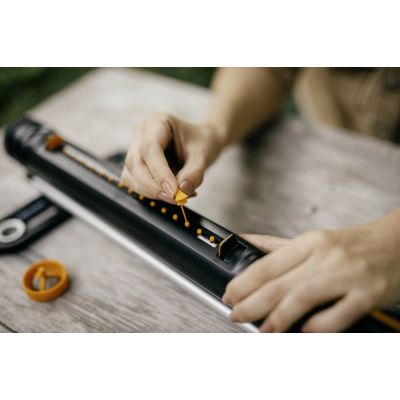 8. FISKARS ZRASZACZ WAHADŁOWY M X-SERIES