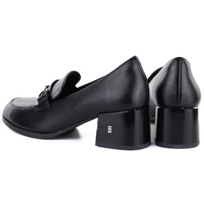 4. Skórzane półbuty damskie lordsy na obcasie czarne Vinceza 18116