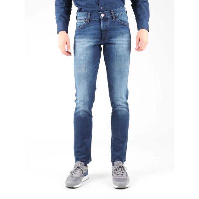 6. Jeansy Wrangler Larston Blaze W18S8282T