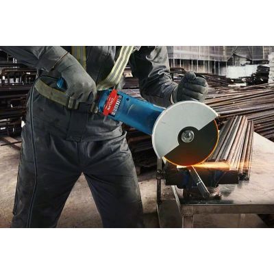 5. SZLIFIERKA KĄTOWA FI 230 2400W 06018C3300 BOSCH