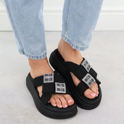 7. Klapki damskie na platformie z cyrkoniami czarne Potocki 16347