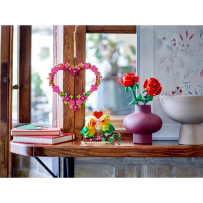 5. LEGO Okolicznościowe 40638 Ozdoba w kształcie serca