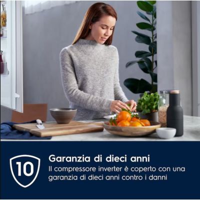 3. Lodówka do zabudowy ELECTROLUX LNT6NE18S (178 cm wys.)