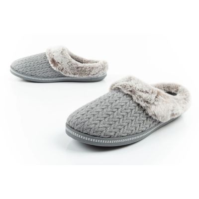 8. Skechers kapcie damskie Cozy Campfire laczki ocieplane modne