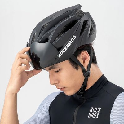 4. Kask rowerowy Rockbros z szybką, odpinane okulary z ochroną UV, unisex - zielony