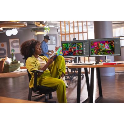 15. POLY Zestaw słuchawkowy Voyager Surround 85 UC USB-C + przejściówka USB-C/A + podstawka ładująca