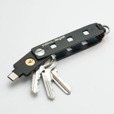 4. Klucz Sprzętowy Yubico YubiKey 5C NFC U2F FIDO