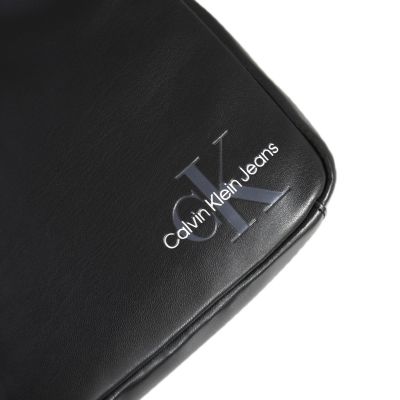 4. Torba na ramię listonoszka Calvin Klein Jeans Crossbody Bag Czarna - ZM0ZM0352-BDS