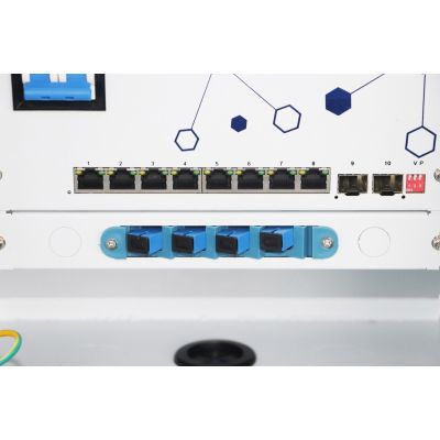 5. Zewnętrzny switch PoE Extralink Atlas; 8x RJ45 1000Mb/s PoE, 2x SFP, 120W, aktywne chłodzenie