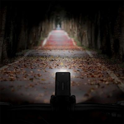 8. Lampka rowerowa Rockbros 24310002001 850 lm z funkcją powerbanku + kabel USB-C - USB-A - czarna