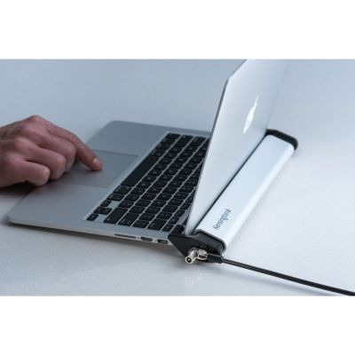 7. Kensington Stacja blokująca 2.0 (z otwieraną kluczem blokadą MicroSaver 2.0) do MacBooka i innych