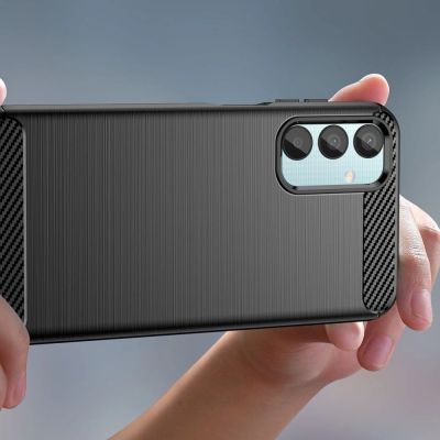 7. Etui Tech-Protect TPUCarbon na Samsung Galaxy M15 5G - czarne